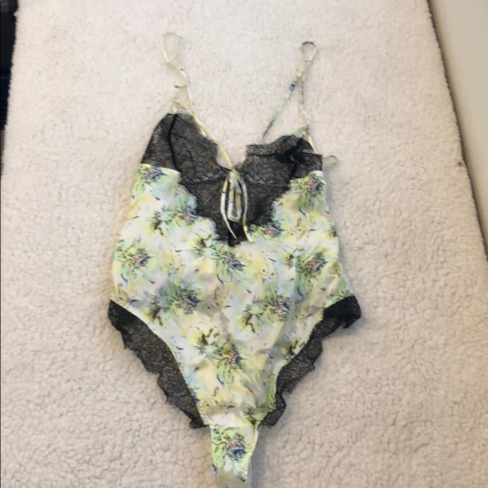 New Victoria’s Secret 1- piece lingerie - Picture 1 of 4